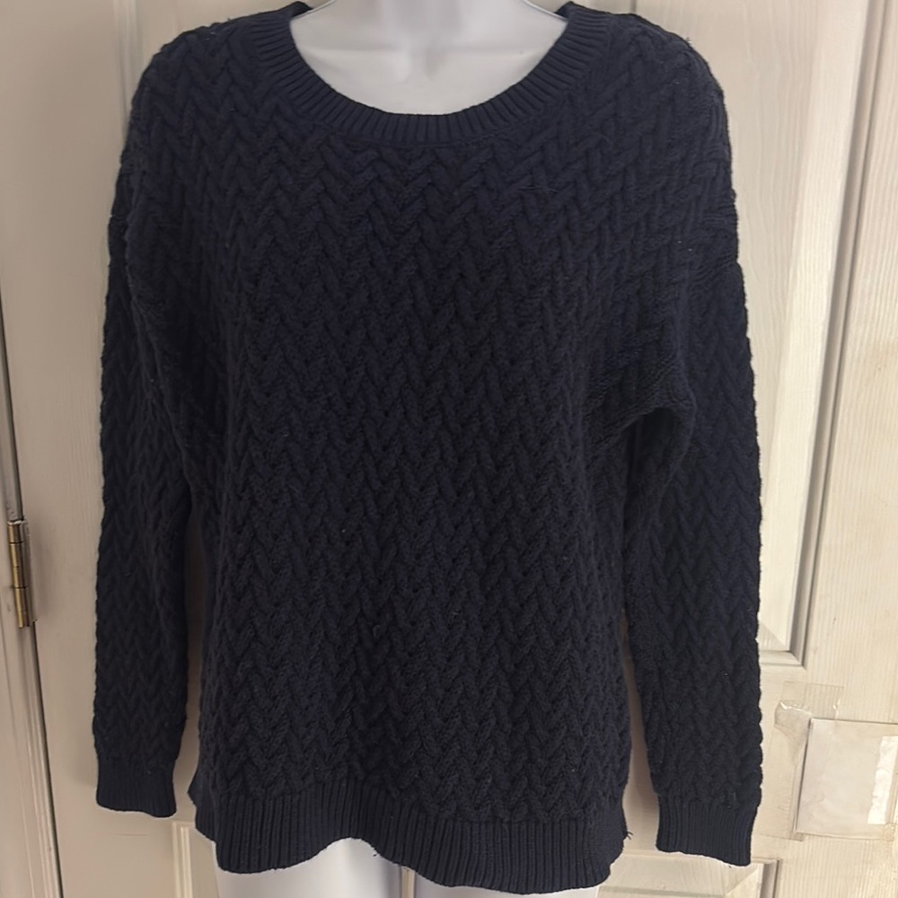 EUC GAP navy blue Crew Neck Sweater Timeless Knitwear